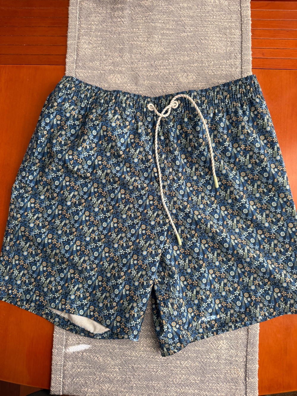 Bonobos men swim trunks with mesh and pockets wildflowes navy blue